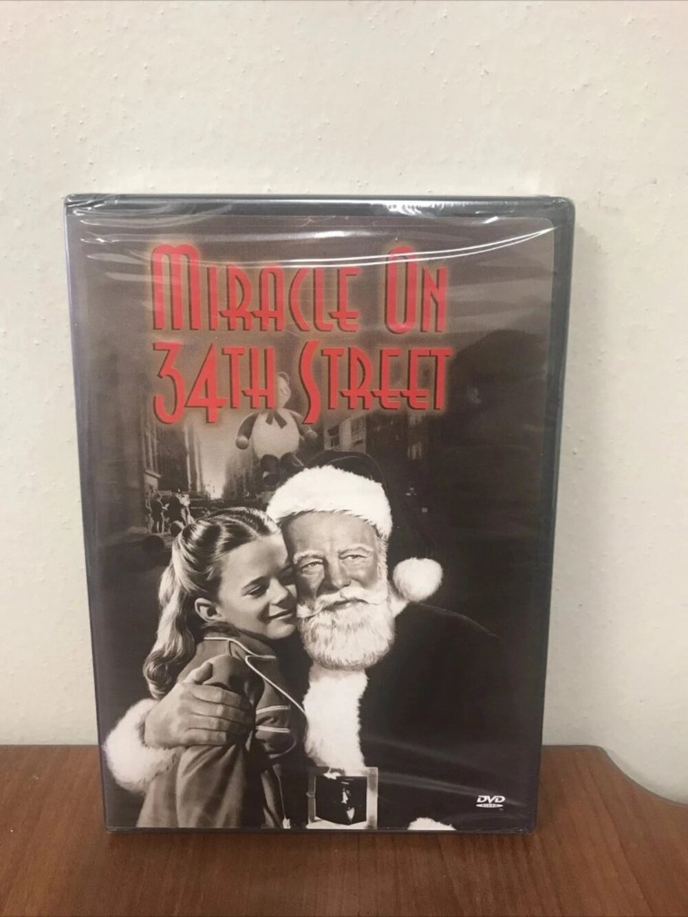 Miracle on 34th Street (DVD, 1999) Brand New and Factory Sealed - 1947 B&W film
